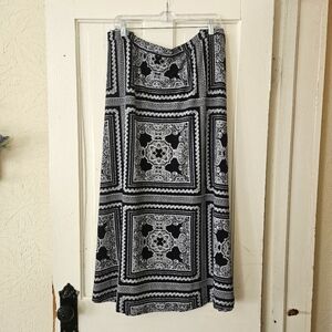 Avenue Women's VIP Knits Pull On A-Line Maxi Skirt Size 30/32, Bandana Print NWT